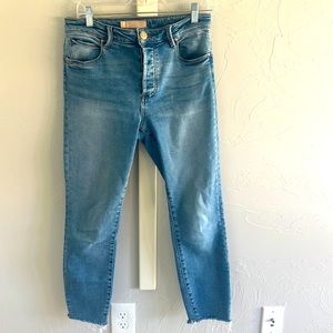 Kut from the Kloth Charlize cigarette leg high rise jeans. Size 6.